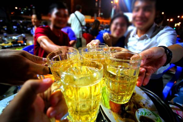 Ép người khác uống rượu, bia bị phạt tới 03 triệu
